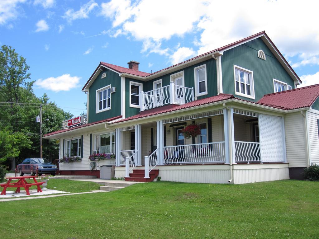 Motel Saint-Hilaire Mont-Saint-Hilaire Exterior photo