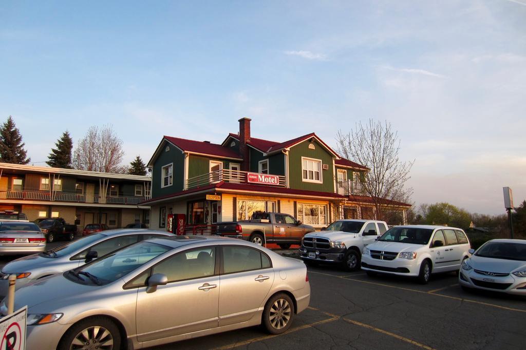 Motel Saint-Hilaire Mont-Saint-Hilaire Exterior photo